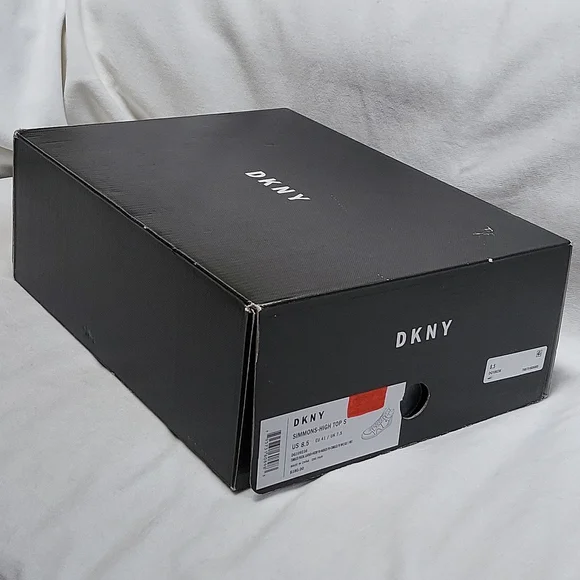 DKNY - Picture 4 of 10